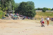 Otarz na Placu Koronacyjnym, ktry bardziej przypomina teraz plac budowy