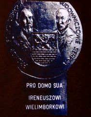 Tak wyglda medal Pro Doma Suo
