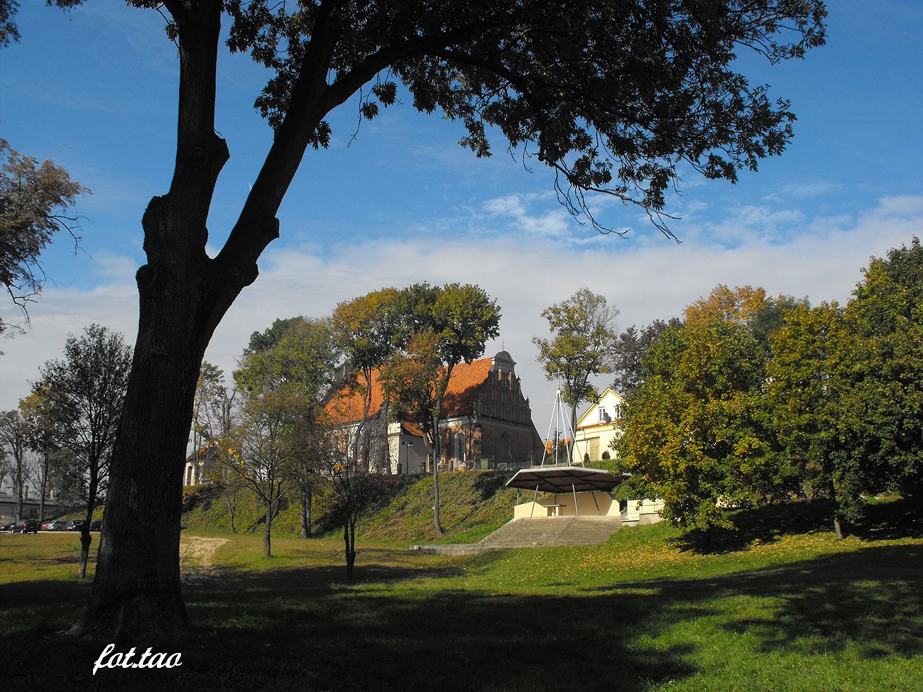 Widok na Sanktuarium Maryjne w Sierpcu lub jak kto woli wzgrze Loret. Widok od strony poudniowej, padziernik 2013 r.