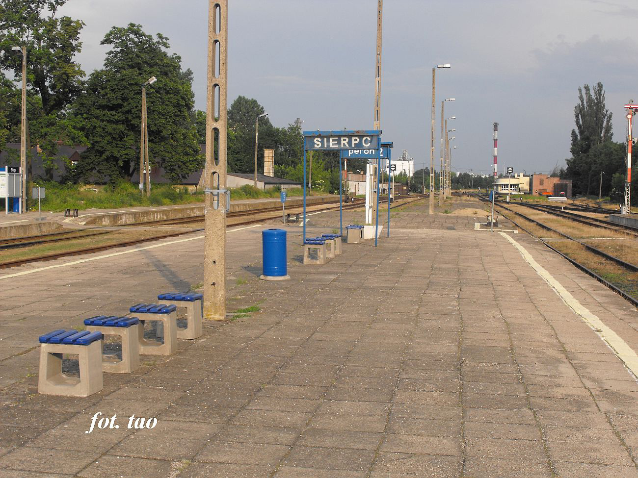 Stacja Sierpc. Na peronach upragnione awki i rozkaady jazdy, tylko... co z tym dworcem?, 8.06.2013 r.