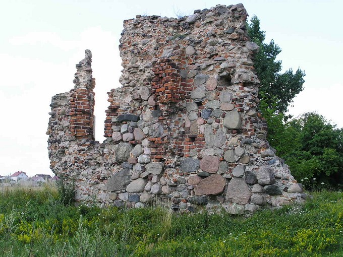 Ruiny kocioa pw. w. Krzya (ew. kaplicy pod takim samym wezwaniem).