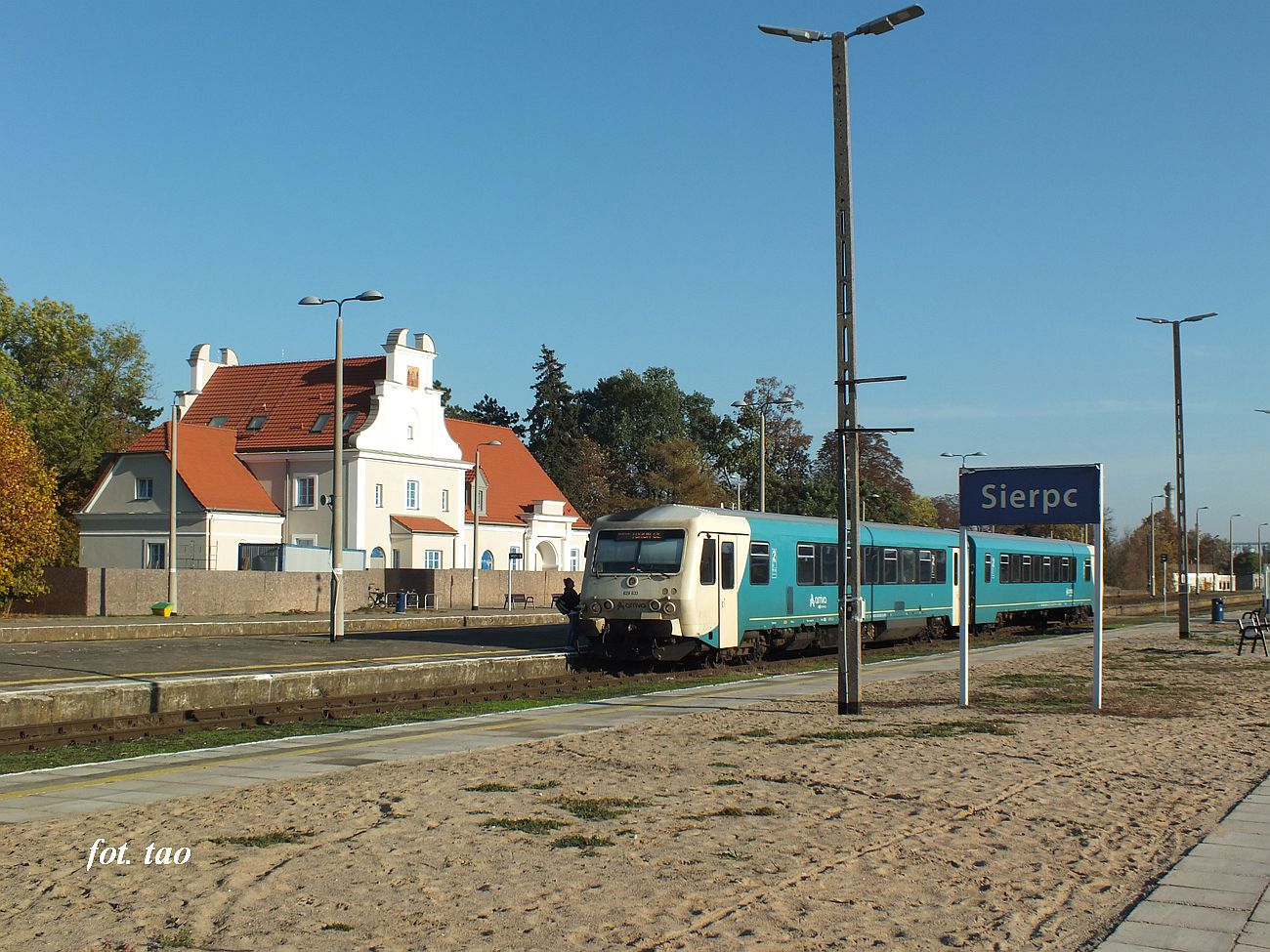 Stacja Sierpc. Pocig osobowy Arriva gotowy do odjazdu w kierunku Torunia, padziernik 2024 r.