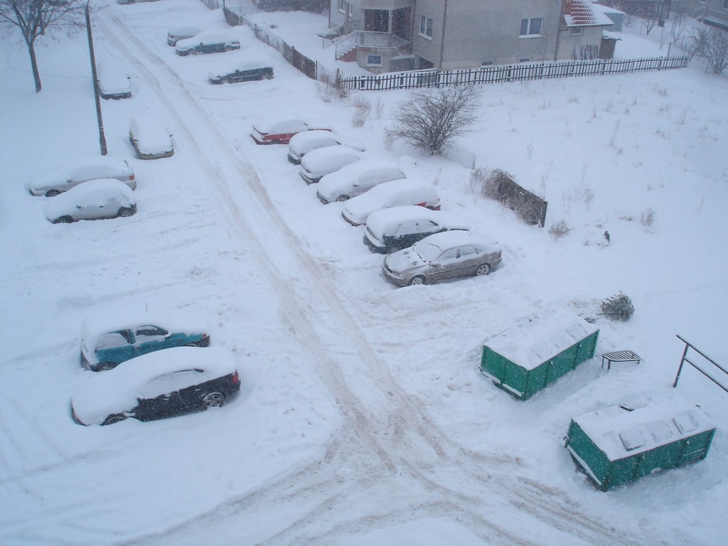 Parking na osiedlu Jana Pawa II. Ciko z wyjazdem, 28.01.2010 r.