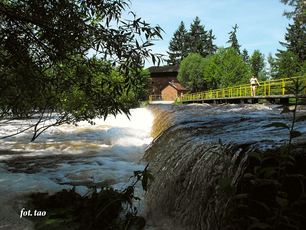 Chocze. Wielka woda na grobli przy mynie, 6.06.2010 r.