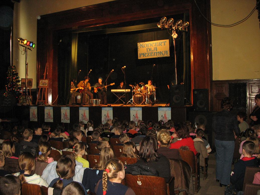 Zesp muzyczny ZS nr 1 pod dyrekcj Daniela Stanisze­wskiego 