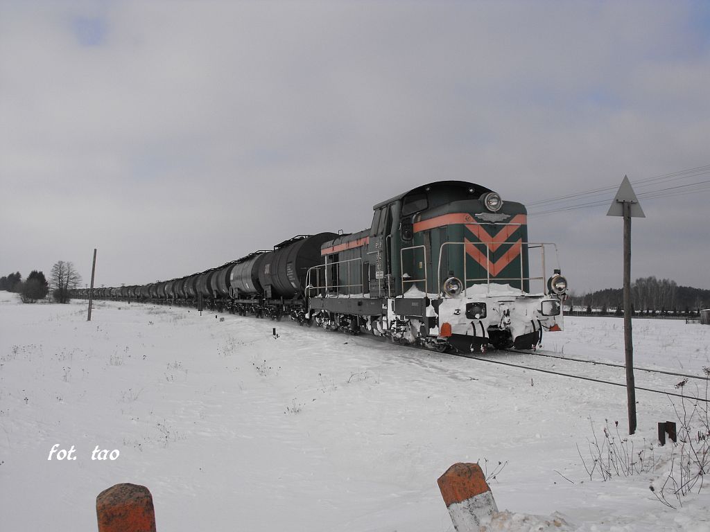 SM 42 867 prowadzi skad beczek do Pocka. Widok z przejazdu w Mieszczku k/Sierpca, 30.01.2010 r.