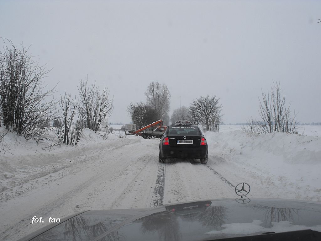 Okolice Lelic. Zasypana trasa nr 560 z Pocka do Sierpca, 17.01.2010 r.