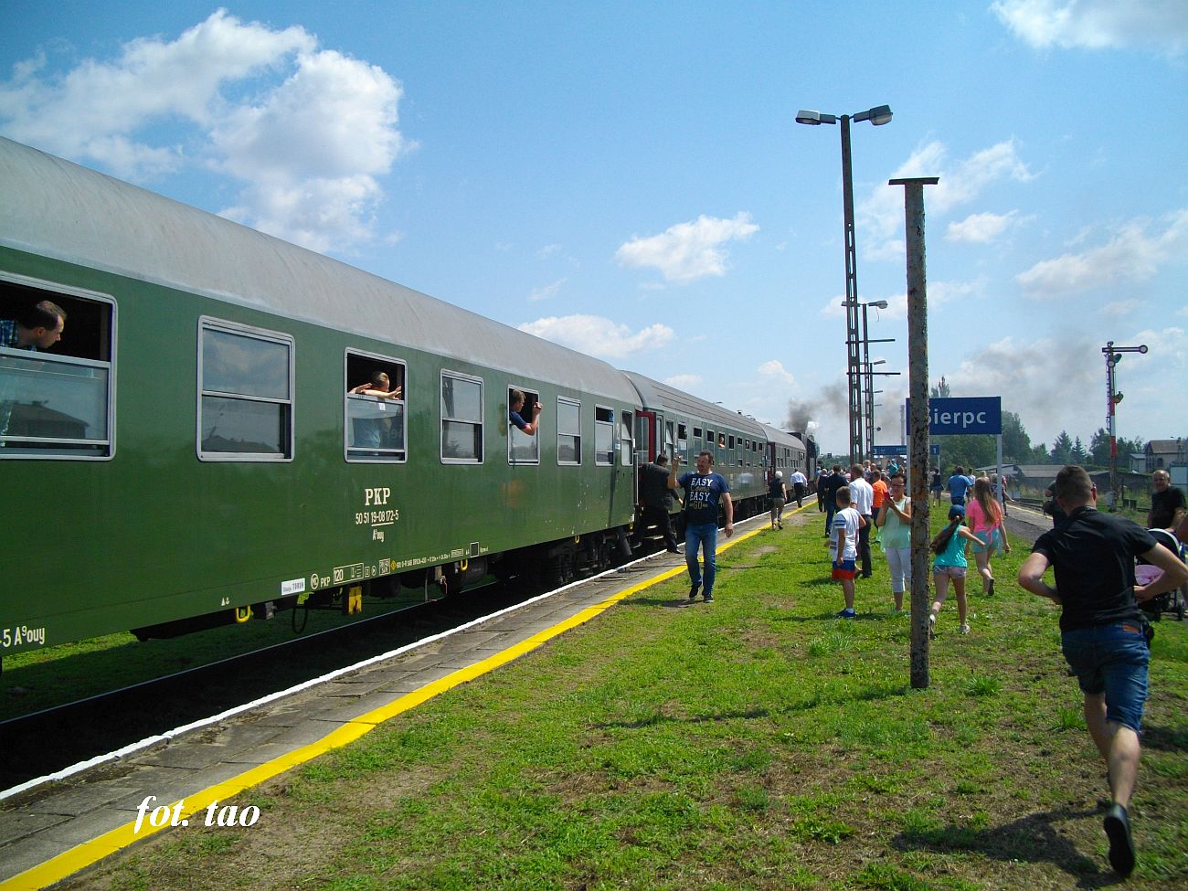 Stacja Sierpc. Skad pocigu to typowe wagony dalekobiene jakie kadego dnia stukay po sierpeckich torach. Porwnujc do Pendolino wygldaj troch zabytkowo, ale jak dawniej s wygodne, 20.07.2018 r.